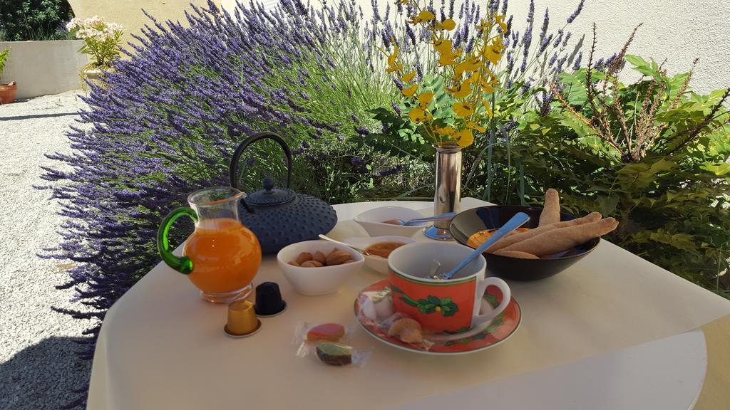 Bed and Breakfast Lamanderie En Provence Alleins Zimmer foto