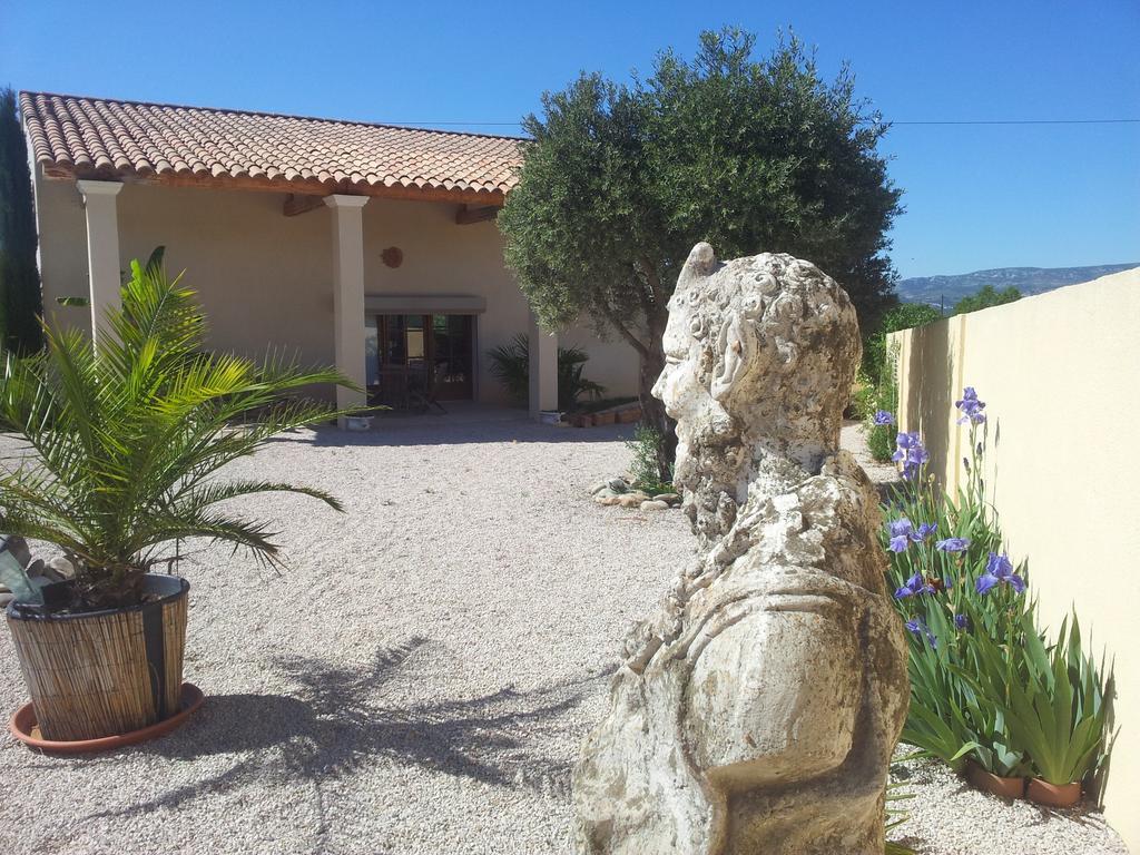 Bed and Breakfast Lamanderie En Provence Alleins Exterior foto